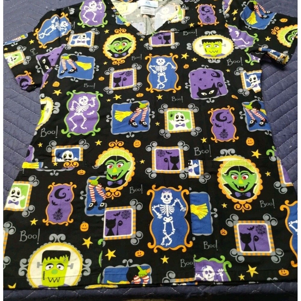 Scrub Top Sz M Halloween Skeletons Monsters Witches Ghost Black Pockets